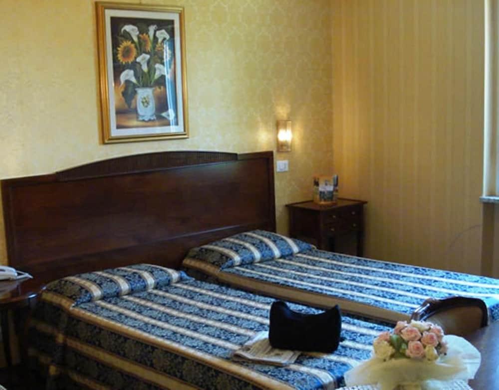 Hotel Villa Aricia Ariccia Exterior photo