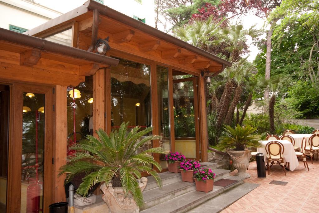 Hotel Villa Aricia Ariccia Exterior photo